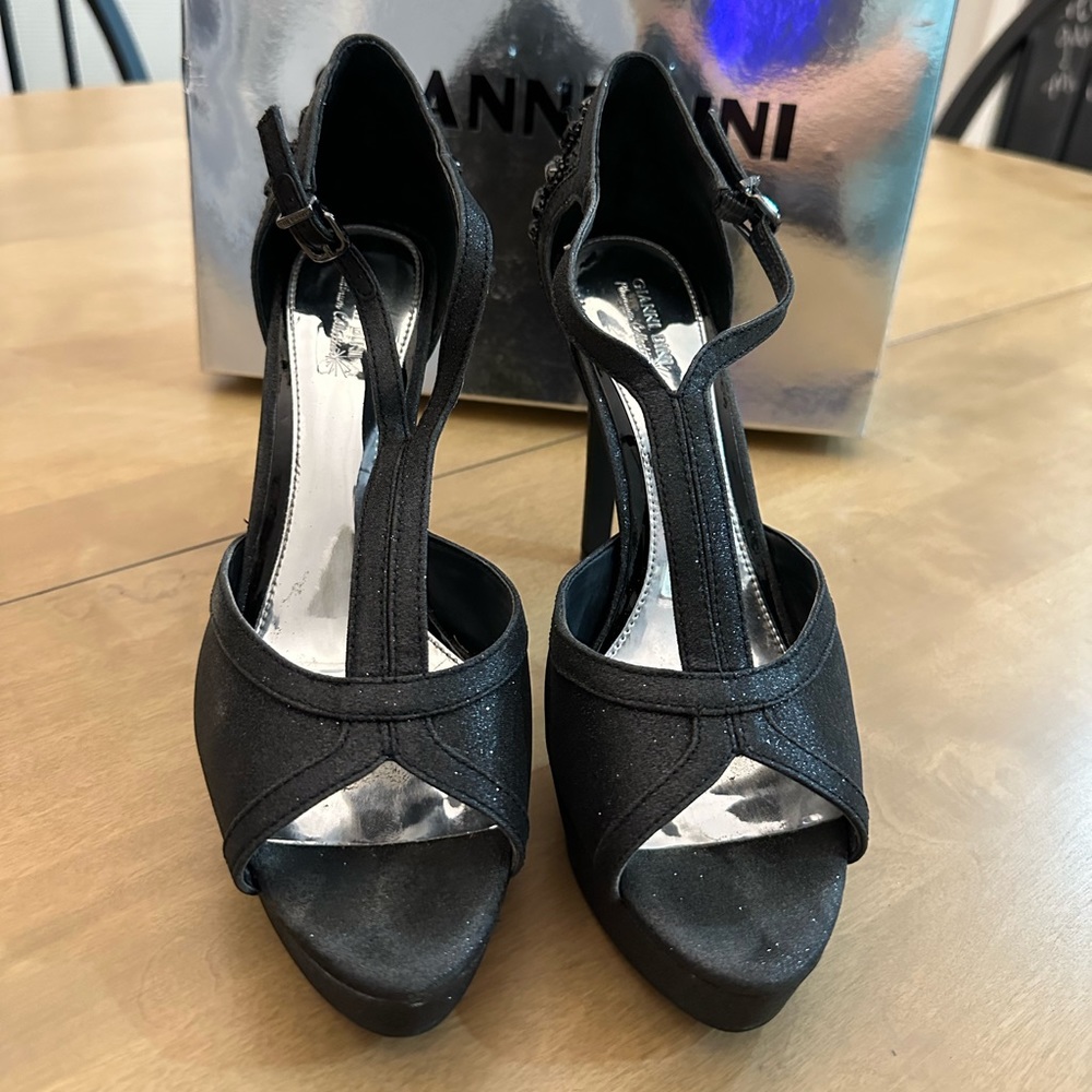 Black Pumps